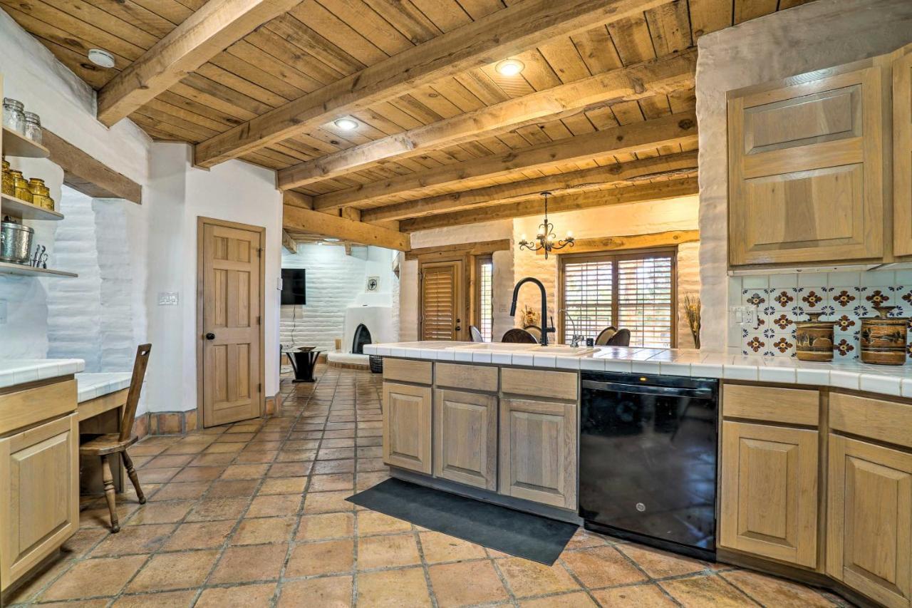 Las Cruces Home La Casa Blanca With Courtyard Экстерьер фото