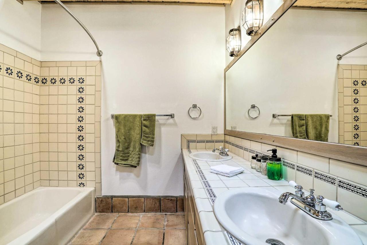 Las Cruces Home La Casa Blanca With Courtyard Экстерьер фото