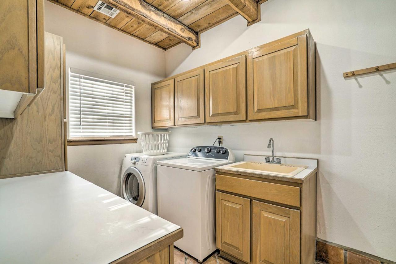 Las Cruces Home La Casa Blanca With Courtyard Экстерьер фото