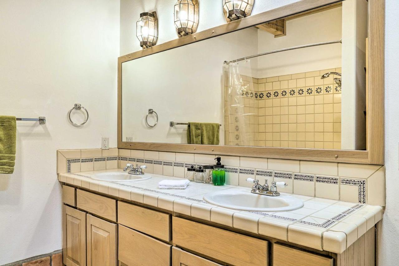Las Cruces Home La Casa Blanca With Courtyard Экстерьер фото