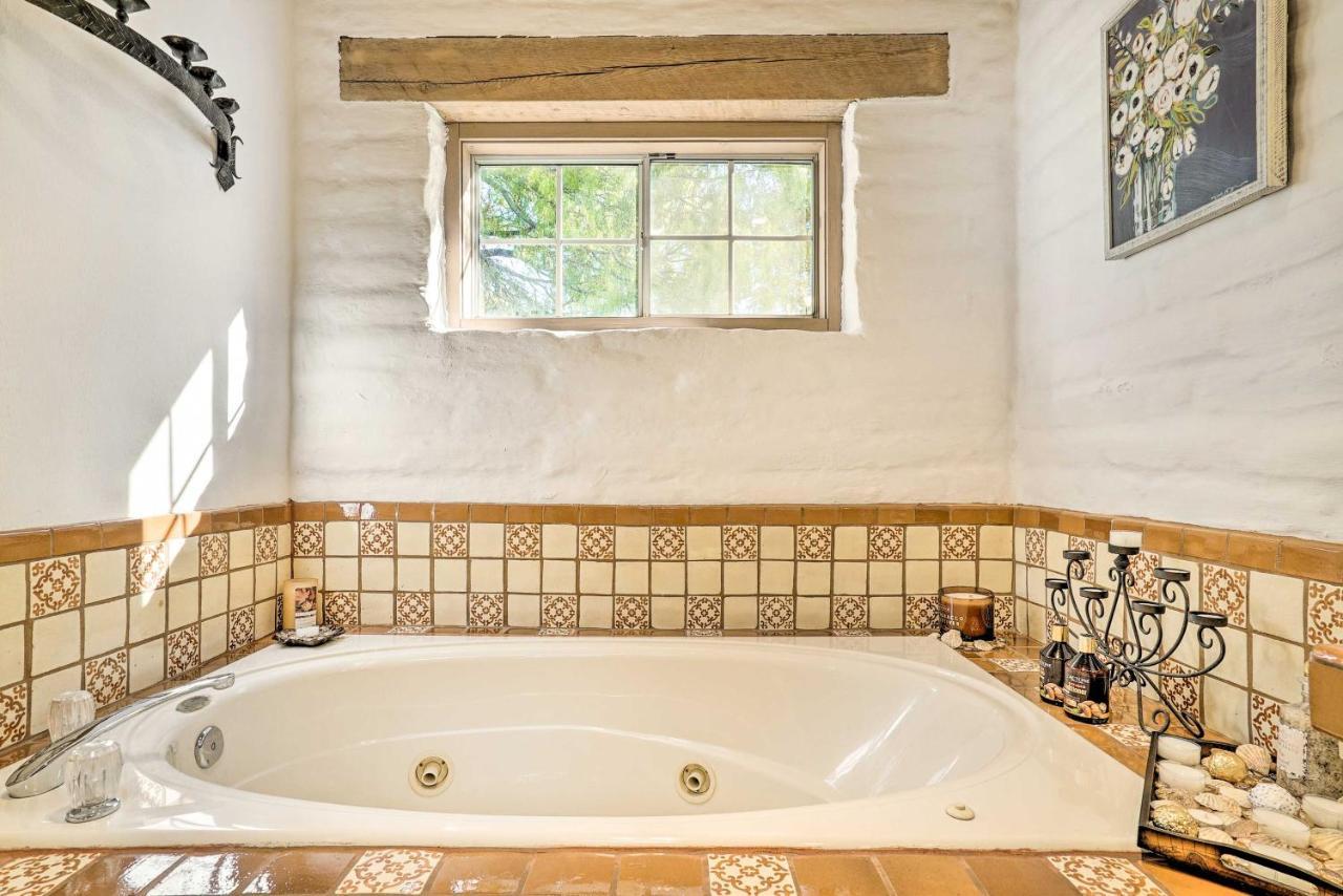 Las Cruces Home La Casa Blanca With Courtyard Экстерьер фото