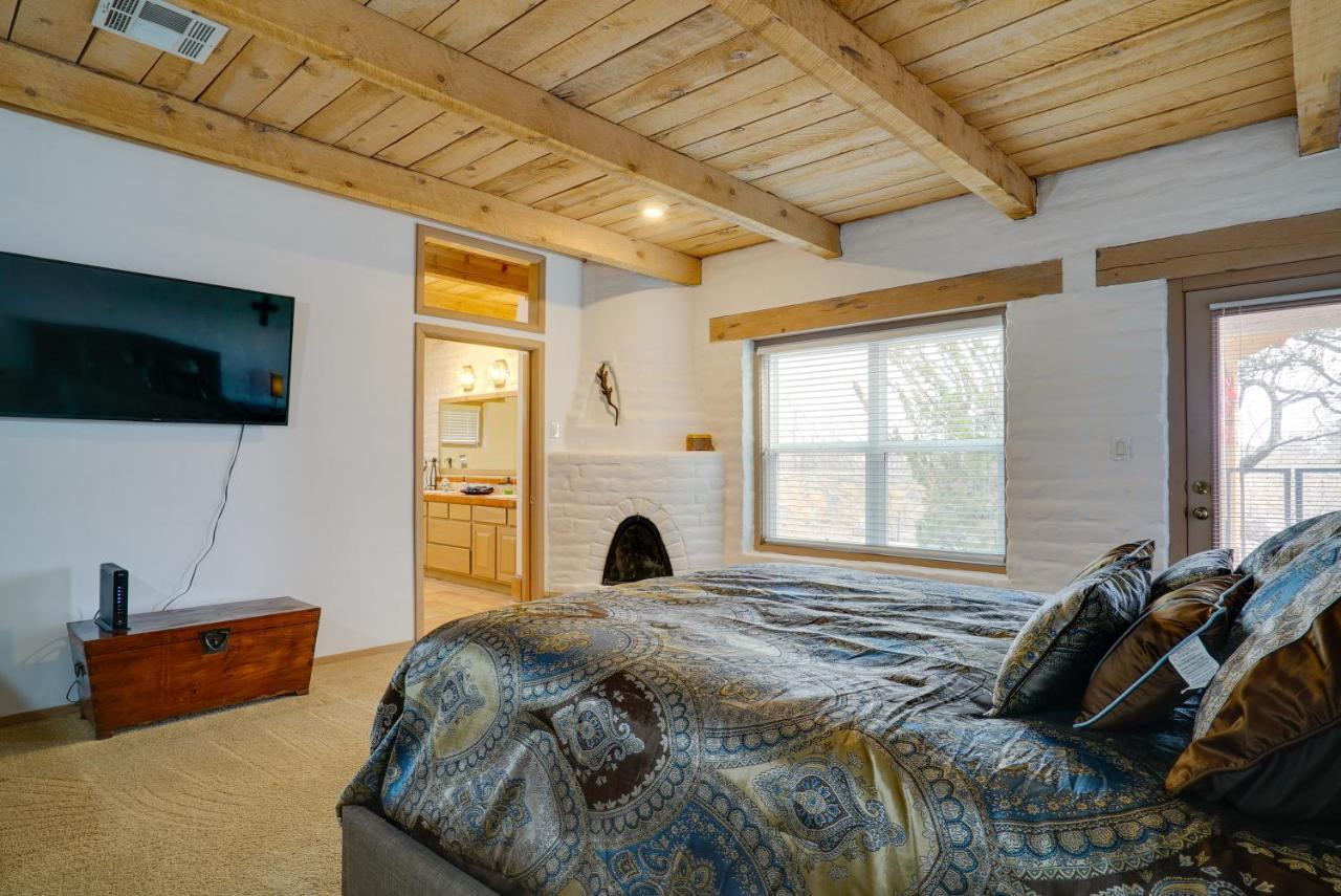 Las Cruces Home La Casa Blanca With Courtyard Экстерьер фото